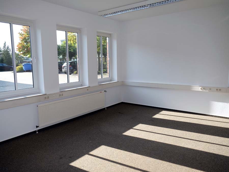 4 Büroräume - neuer Design-Boden (Foto zeigt noch alten Boden)