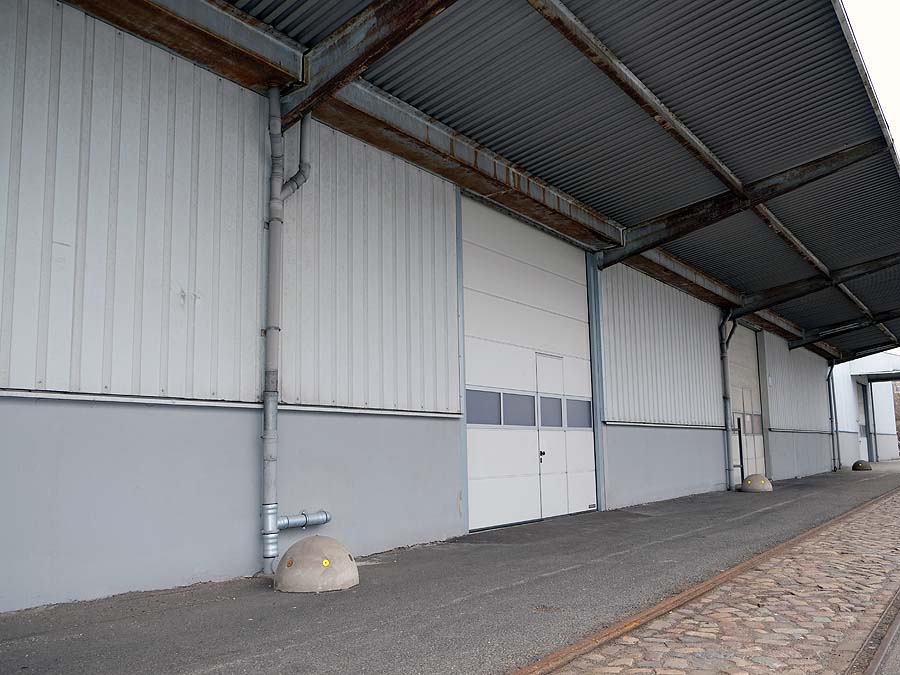 Lagerhalle - zu durchfahren - 2 Tore Maße ca. 4 m x 4 m