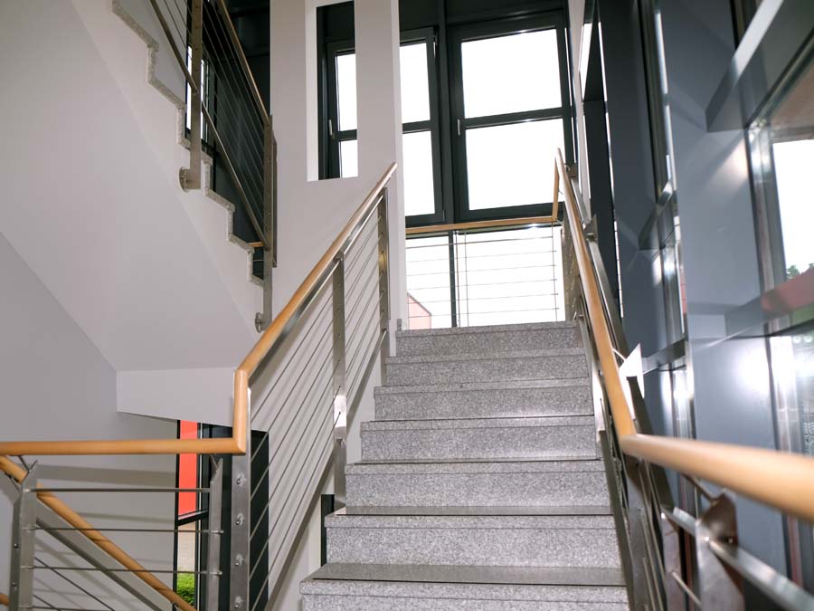 Treppenaufgang - zur Büro-Etage