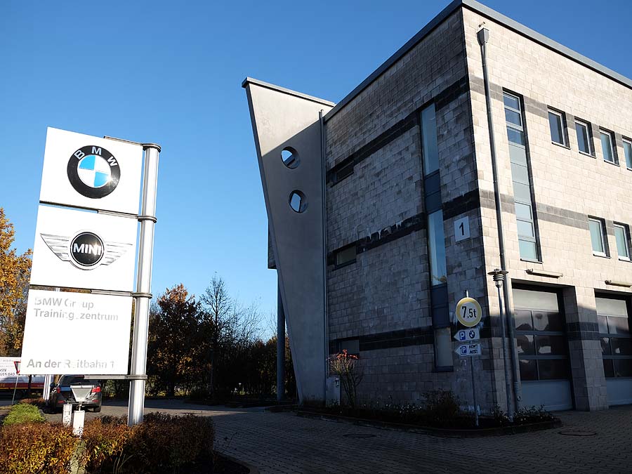 attraktives Umfeld - die BMW AG hat ihr Schulungszentrum im EG + 1. OG