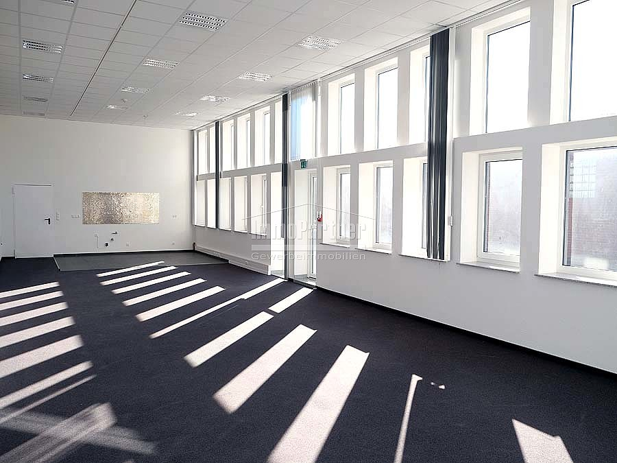 Büro/Ausstellung/Praxis  - Fußbodenheizung, Teppichboden