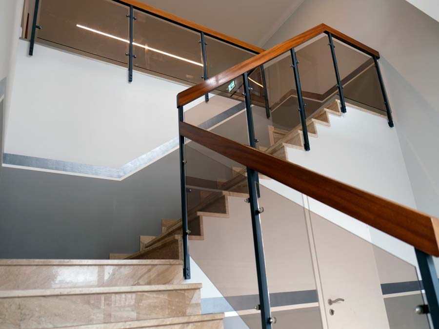 Treppenaufgang - zur Büroetage