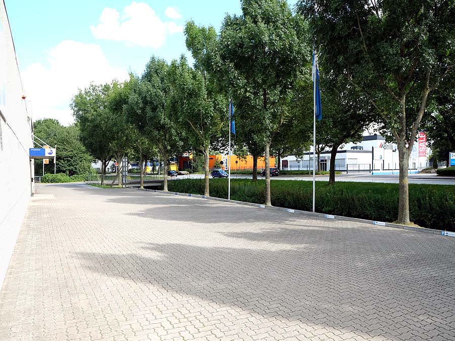 Sichtlage - am Großmoorbogen - Kundenparkplätze