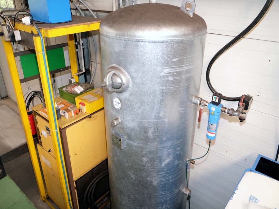 Halle 1 - Druckluftsystem - Kompressor nach Absprache