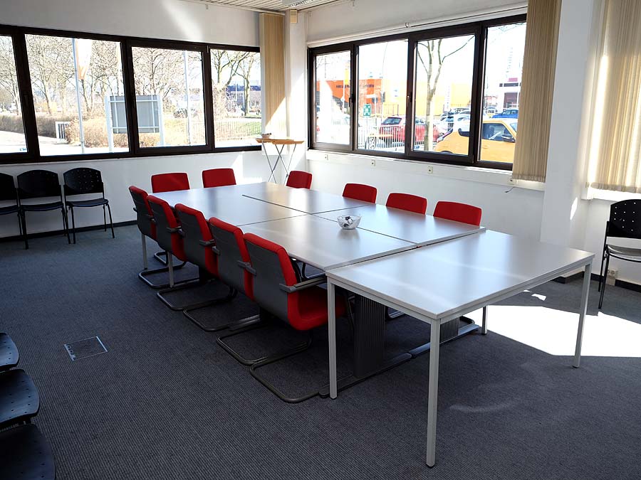 Büro/Besprechung - Raumgröße ca. 48 m² Teilung möglich - klimatisiert